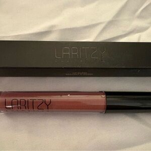NEW! Laritzy lip gloss in nudes